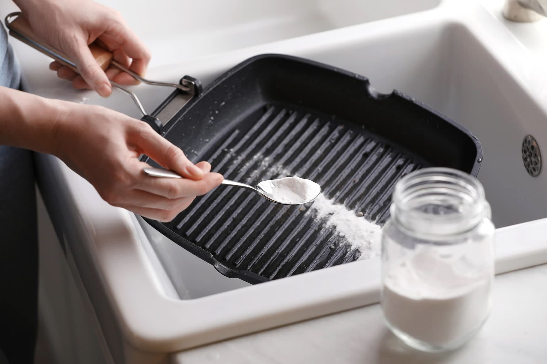 5 Ways To Use Bicarbonate of Soda for Cleaning Your Home | B&M Stores
